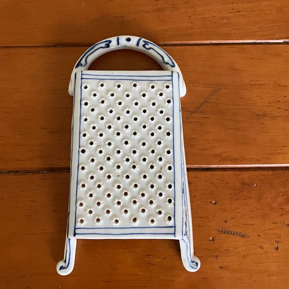 Meissen Blue Onion Porcelain Grater